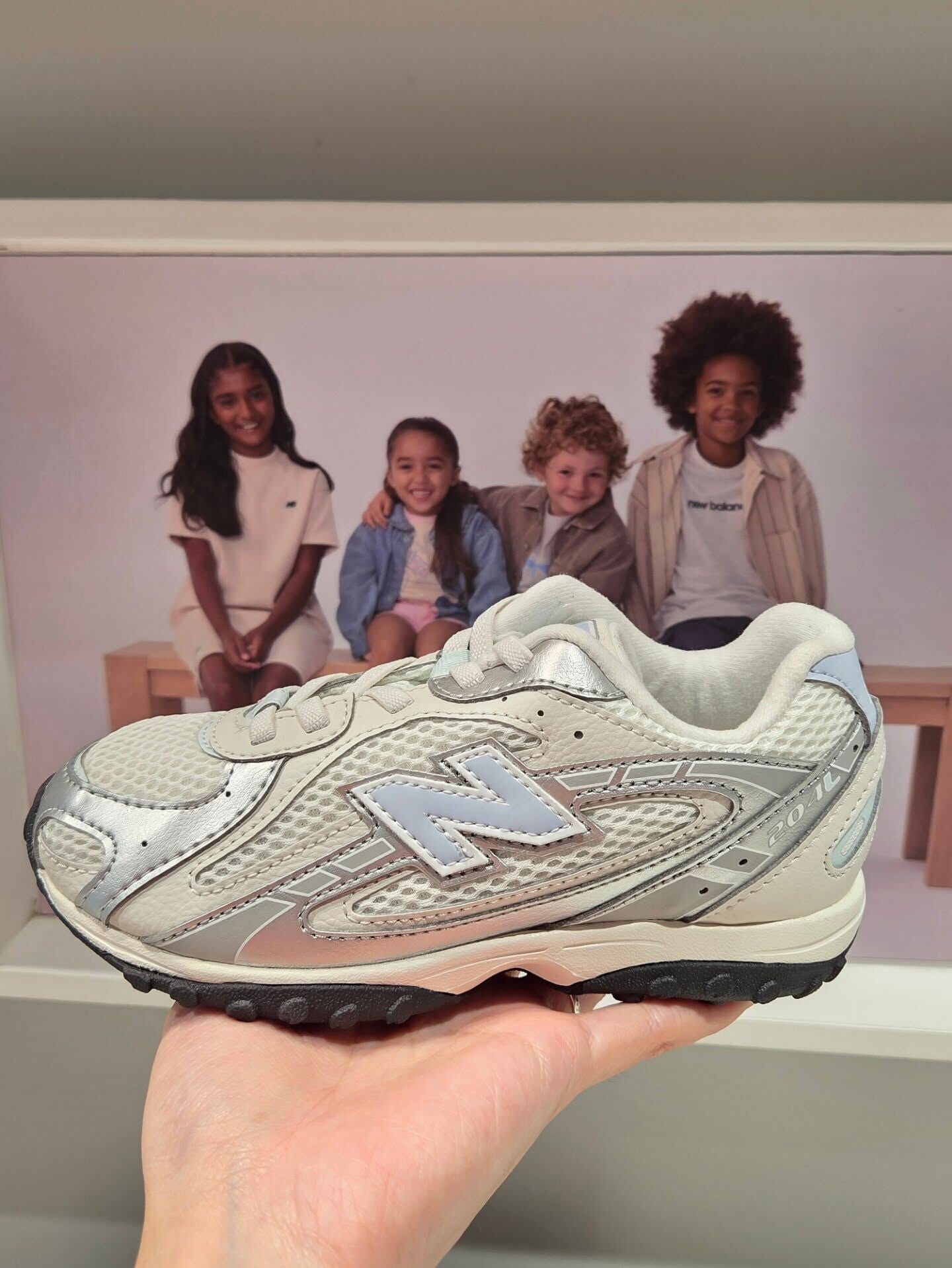New Balance 204L 首推童裝款