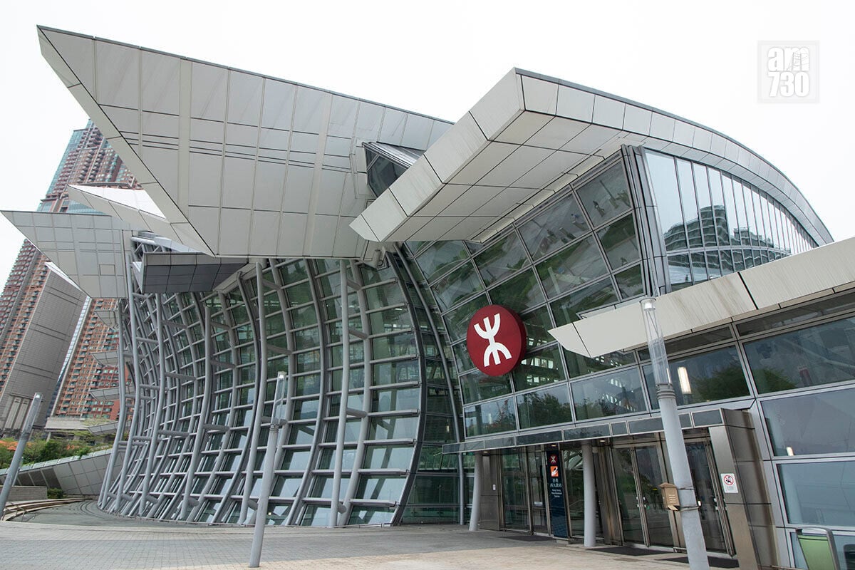 來往西九龍站至九龍站的「空鐵聯運」測試項目,獲運輸署批出先導牌照。(資料圖片/蘇文傑攝)