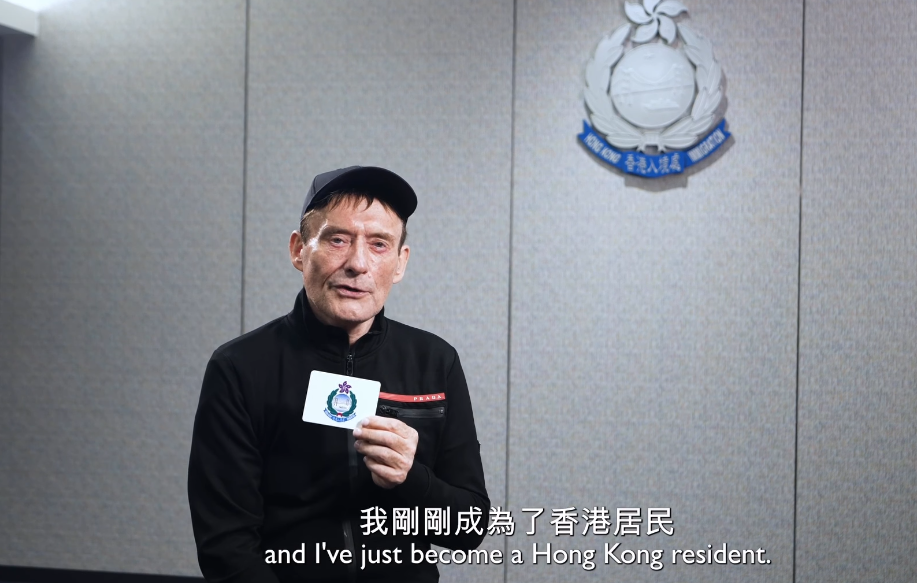 入境處公布「白旋風」韋德(Jimmy White)早前已透過優秀人才入境計劃,正式成為香港人,並在入境處辦理手續取得香港身份證。(入境處ig)