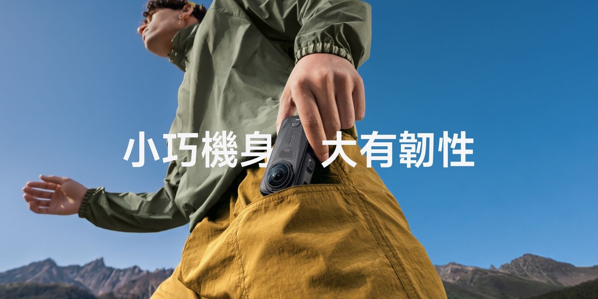Insta360 X6今代採用較正方形的機身設計。