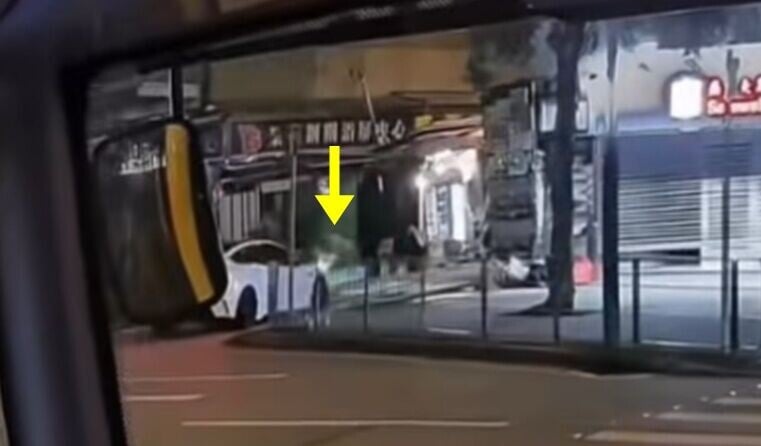 但懷疑收掣不及撞飛一名途人。(FB/車cam L(香港群組))