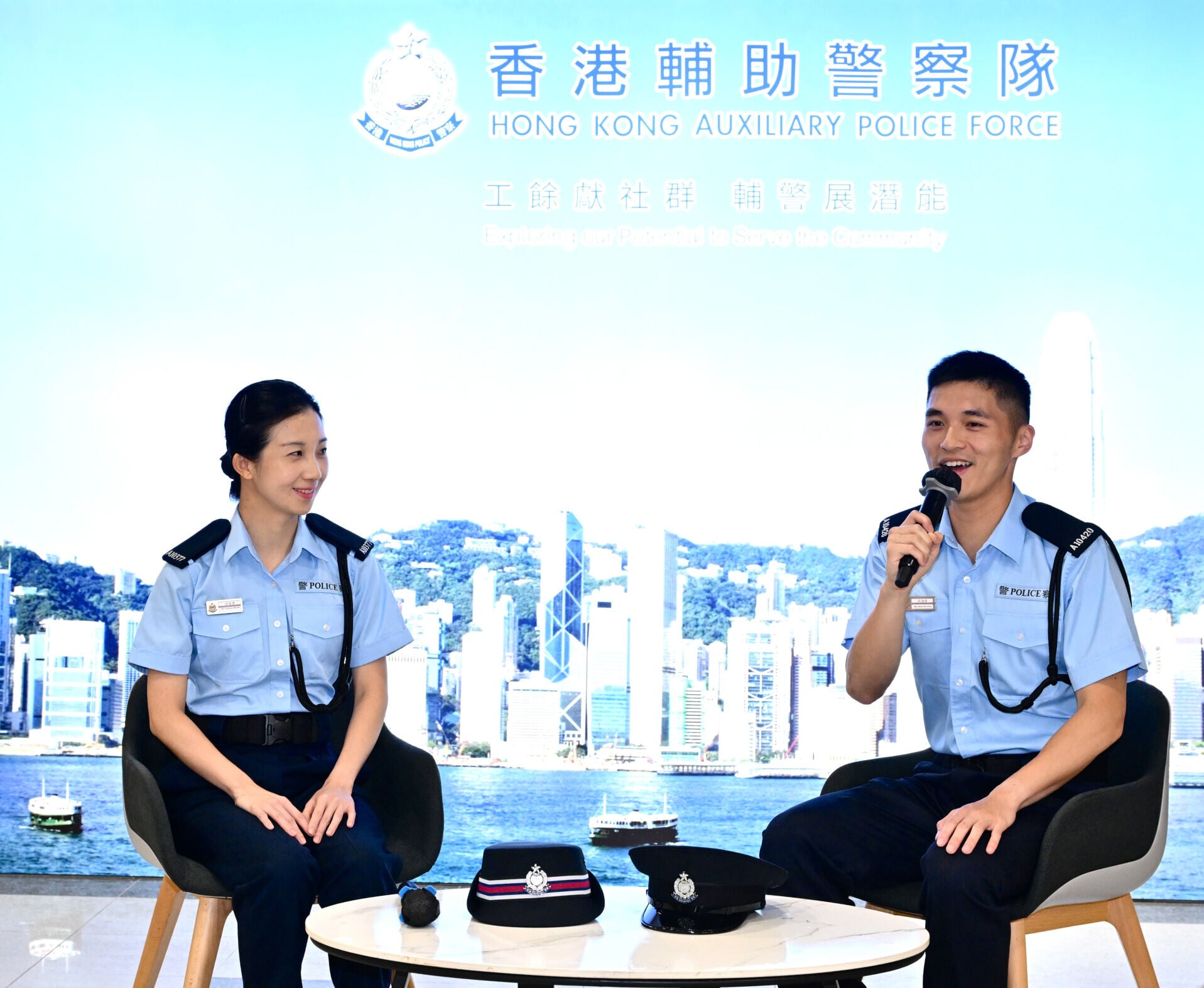 邱紫君與吳海俊投身輔警隊。