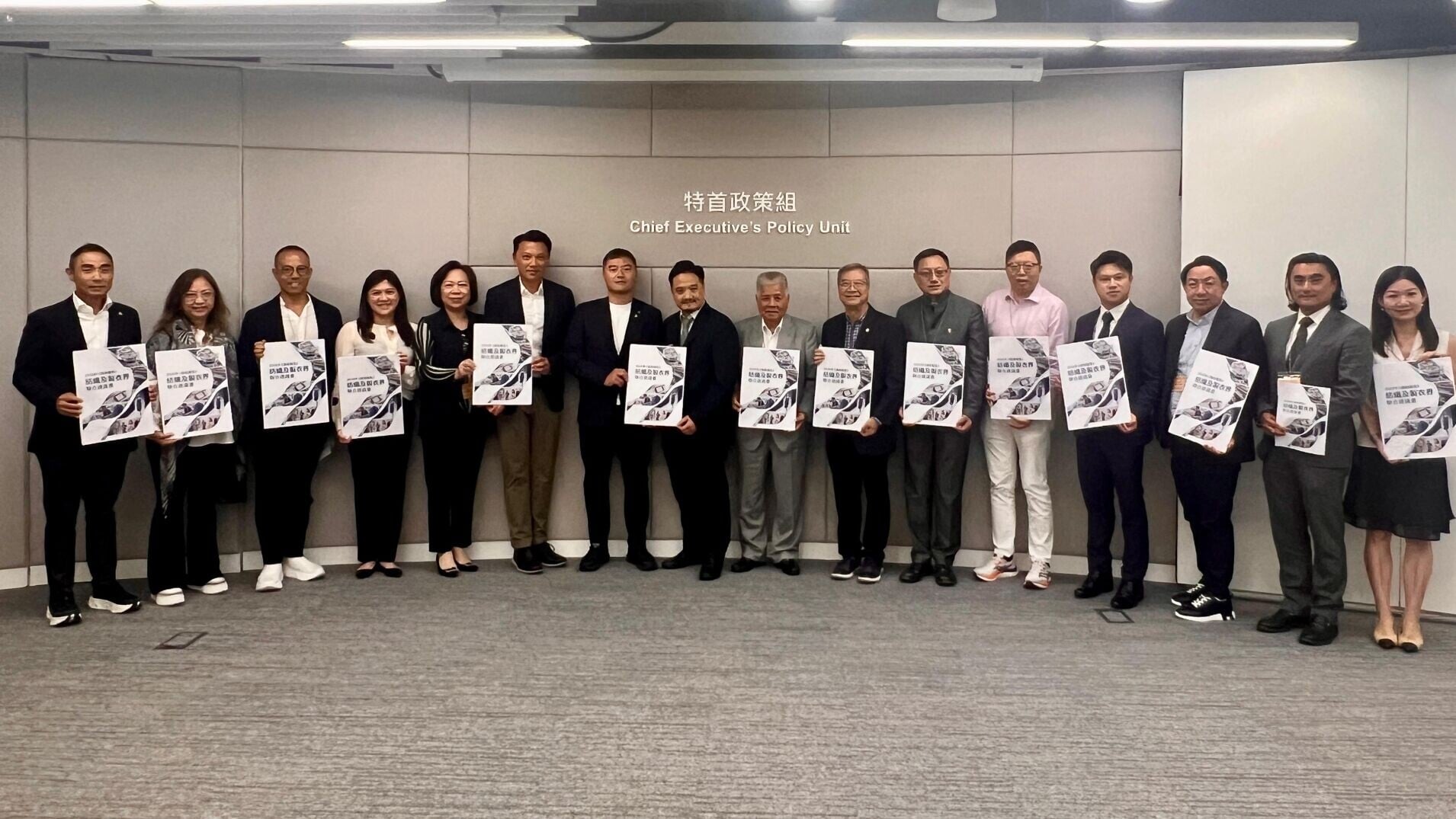 紡織及製衣界今天遞交施政報告及香港首份五年規劃建議書