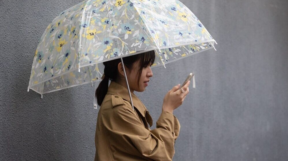 未來一兩小時廣泛地區或受大雨影響，今日間中有驟雨及狂風雷暴。(資料圖片)
