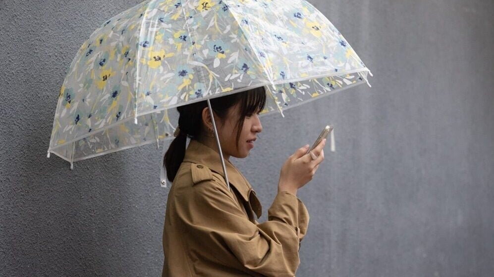 未來一兩小時廣泛地區或受大雨影響，今日間中有驟雨及狂風雷暴。(資料圖片)