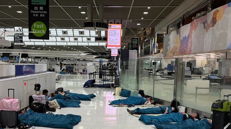 日本關東地區暴雨至少4死，成田機場對外交通癱瘓至少7千人滯留。(X/Thai__Suki)