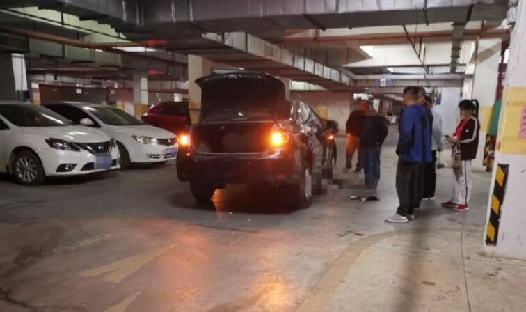 事發地下停車場。（圖／翻攝《網易》）