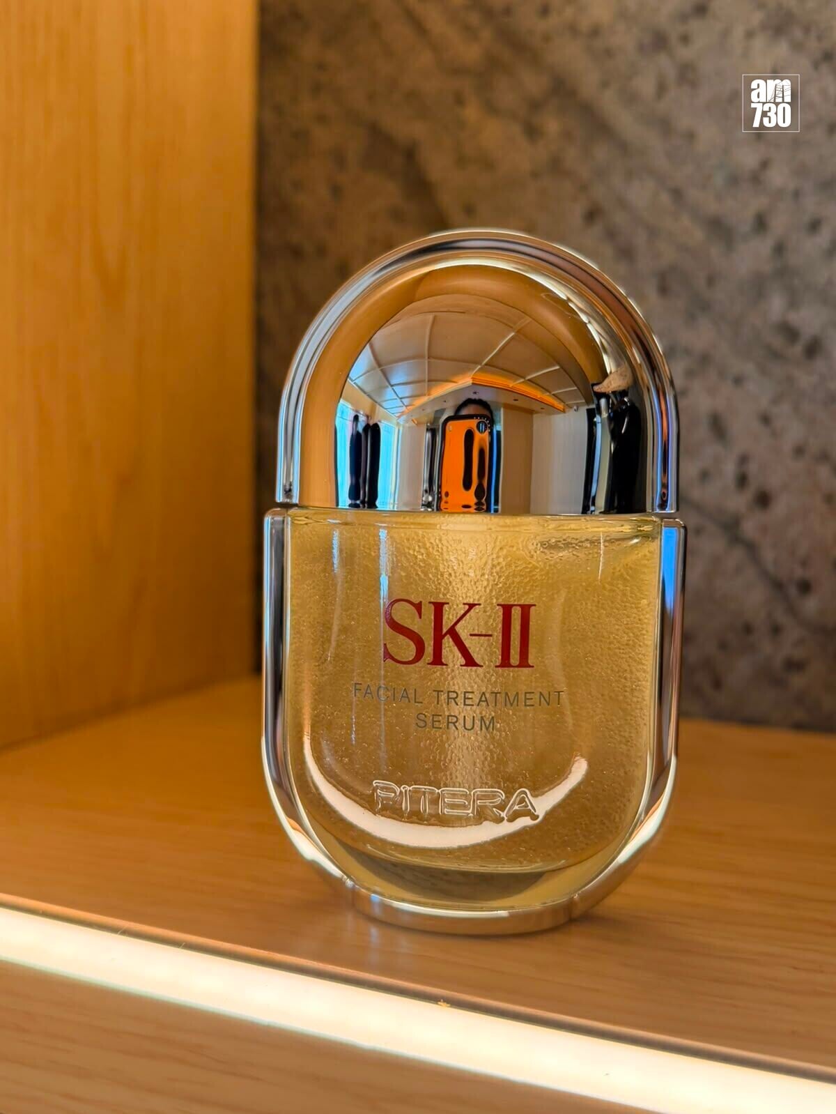 SK-II近日推出全新神仙鎖精華(Facial Treatment Serum),以「先滲後鎖」護膚概念,配合品牌皇牌成分PITERA及精華油活膚凝珠,主打緊緻、飽滿及透亮三大年輕肌關鍵。