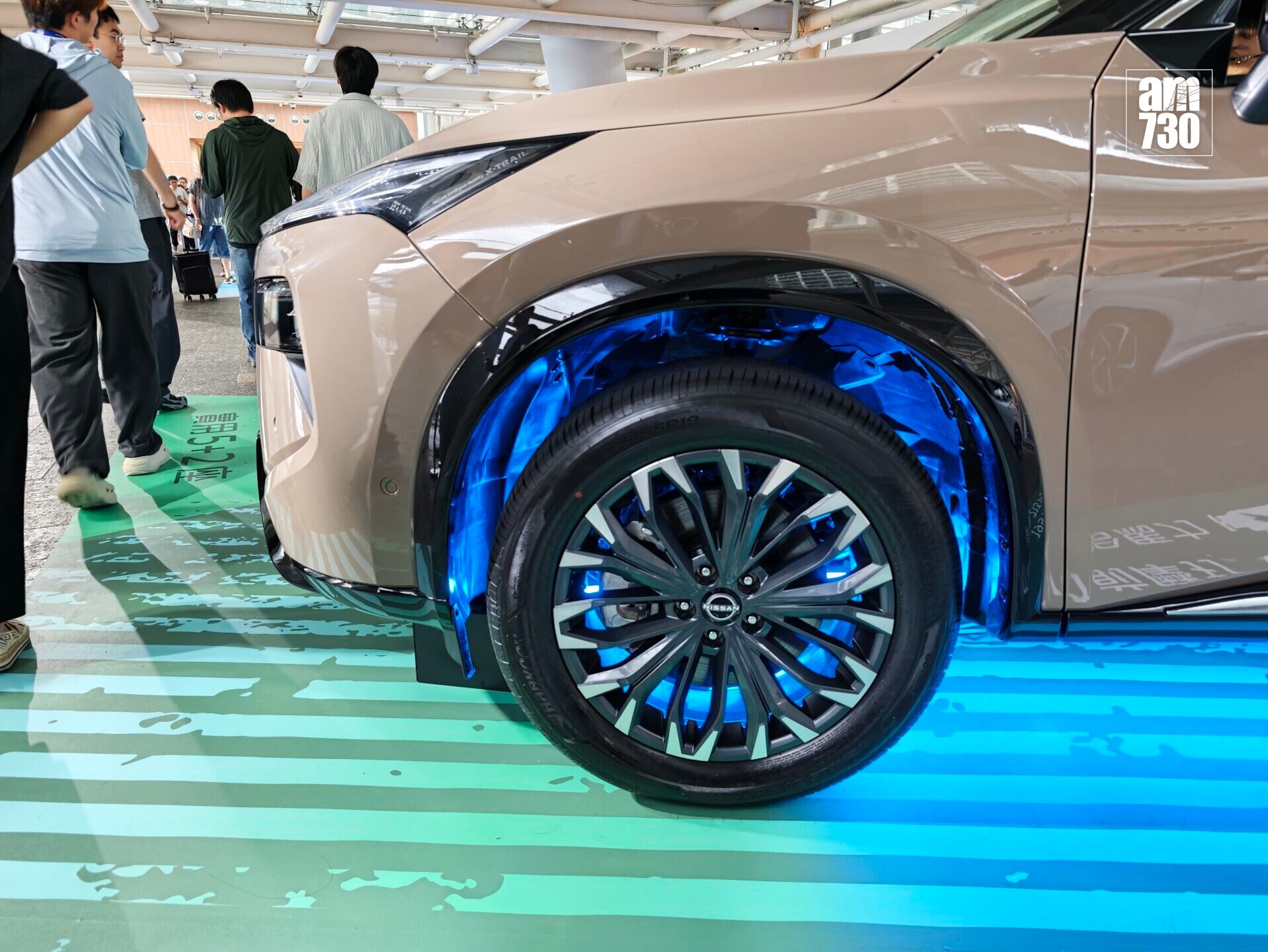 X-Trail e-POWER搭配幾何切割造型的19吋鋁合金輪圈。