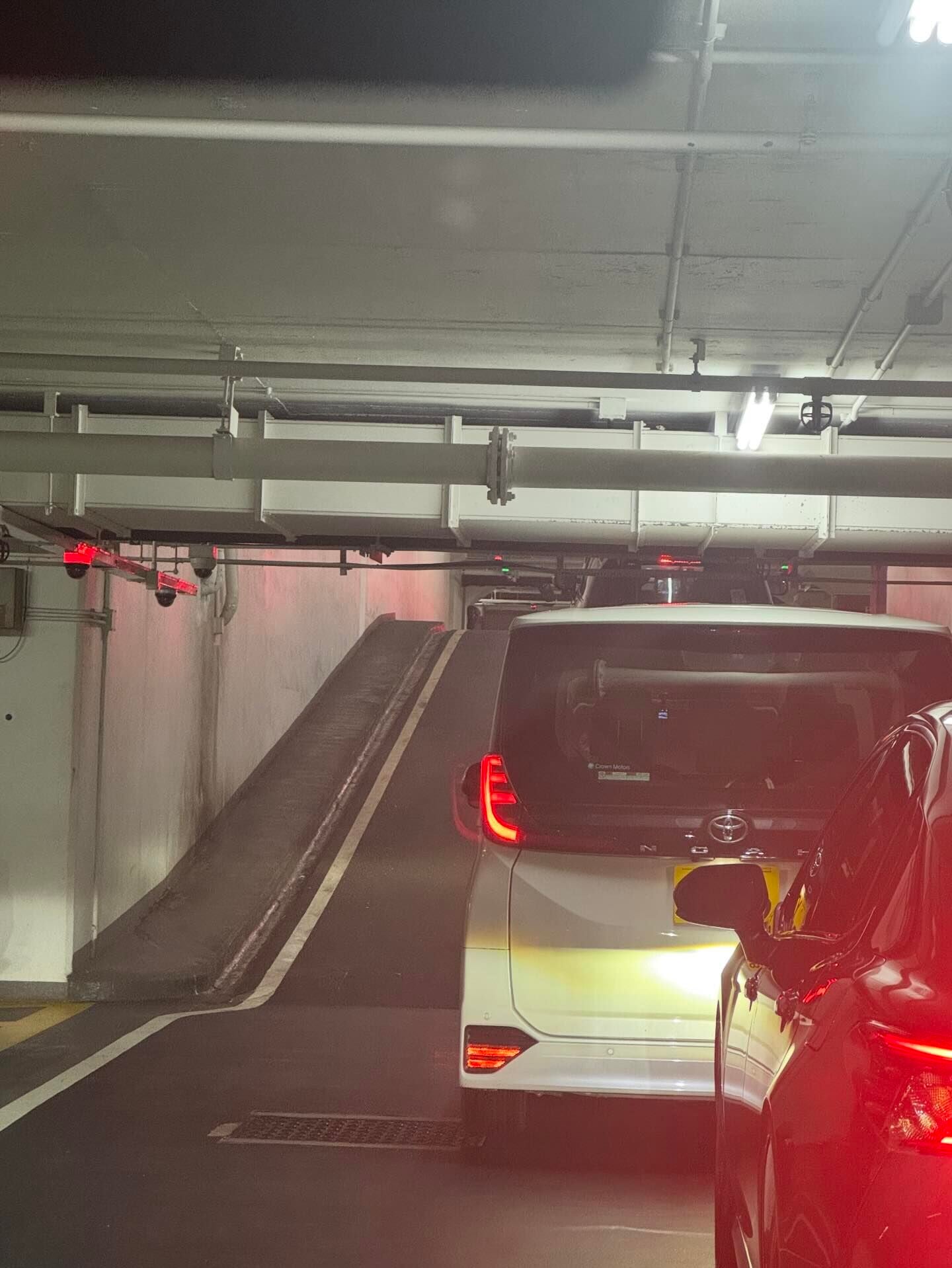 太古城中心停車場昨晚塞車(Threads)