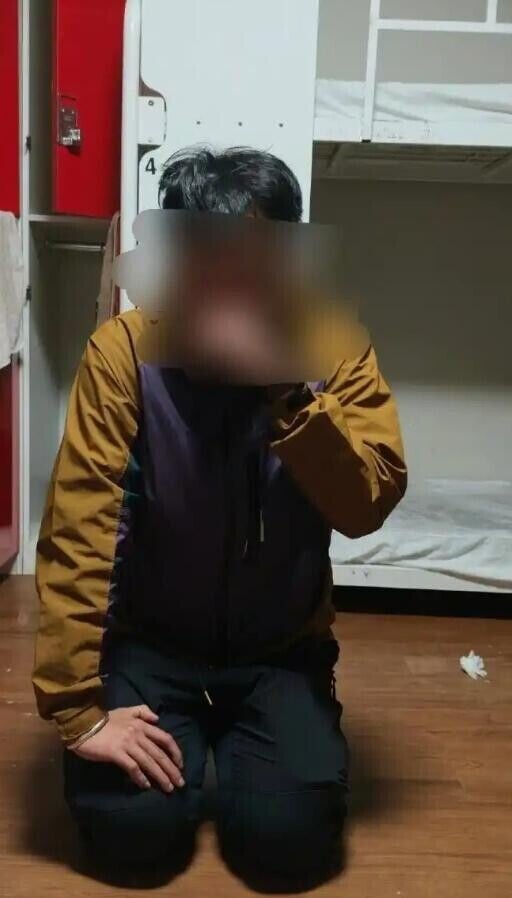 涉事日籍男子跪在地上向張小姐道歉