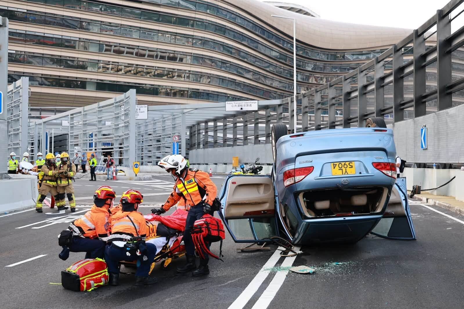 港府今日於皇崗口岸港方口岸區舉行第二次大型演練,並進行跨部門反恐及重大事故演習。