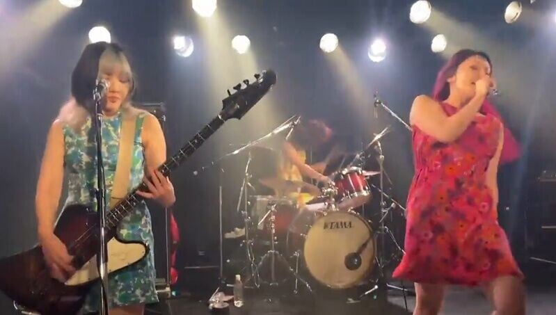 Otoboke Beaver今年4月在大阪演出。(X)