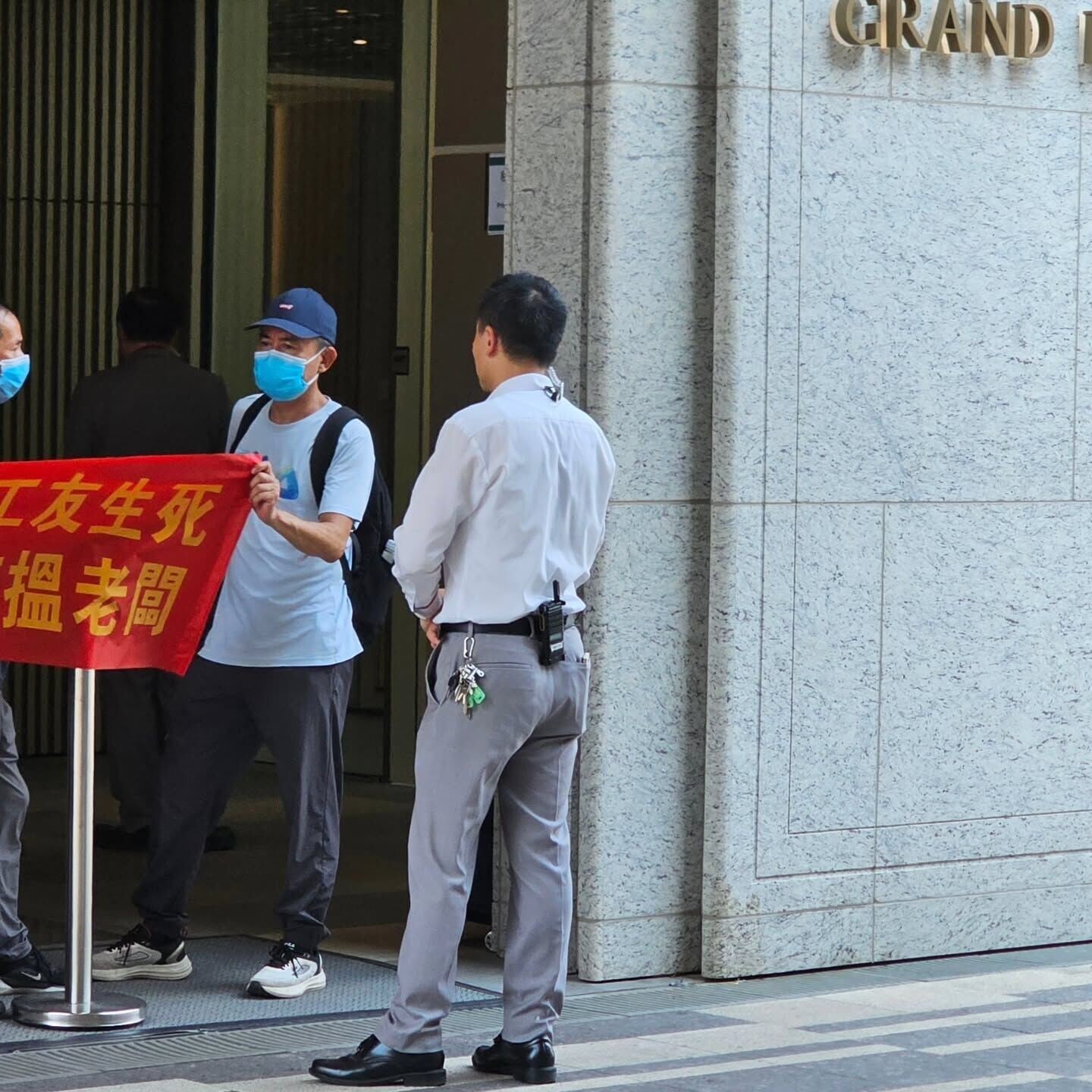 元朗錦上路站私人屋苑柏瓏約20名工人追薪(Threads)