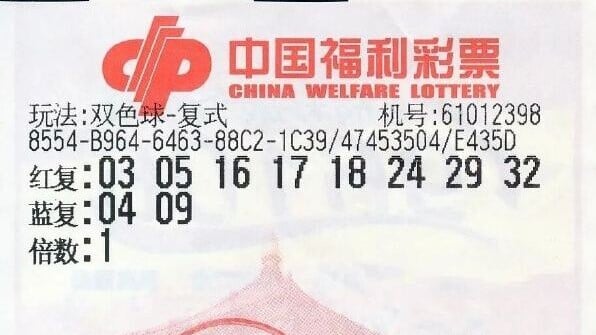 幸運男中500萬頭獎一原因拒告知家人，網民諷刺「真貼心」。(微博)