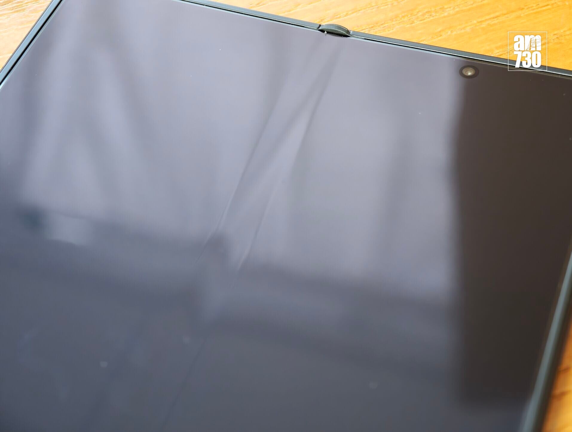 Samsung Galaxy Z Fold8 Ultra全新的Flex Titanium屏幕支撐技術減輕摺痕。