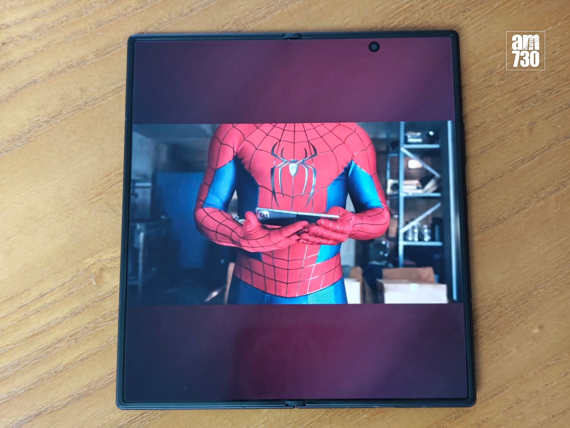 Samsung Galaxy Z Fold8 Ultra橫向播片上下幅較大。