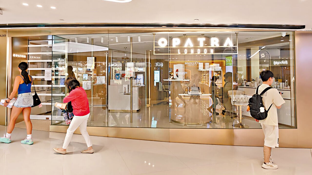 OPATRA London沙田分店昨仍暫停營業。(鍾式明攝)