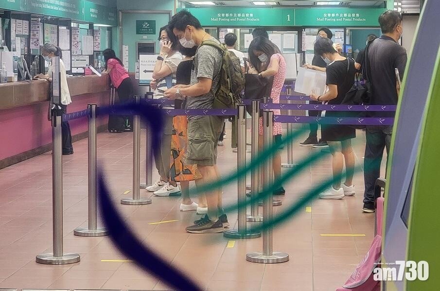 香港郵政宣布向9月完成試用期的郵務員及郵差,只能開出兩年公務員合約,不會長期聘用,預計涉及200多人。(資料圖片)
