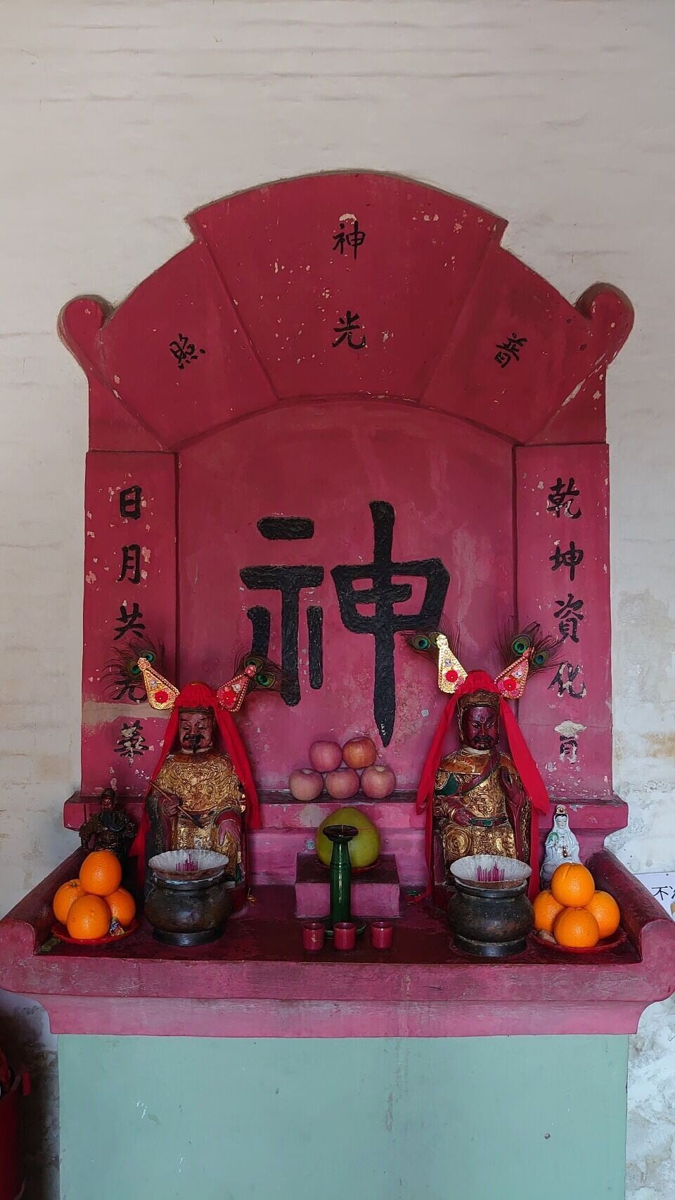 聚星樓的面積不大,只能容納數人站立參觀。參觀時只有地面一層開放,這裏供奉着關帝與文昌。據介紹,二樓供奉着魁星,三樓空置。(網上圖片)