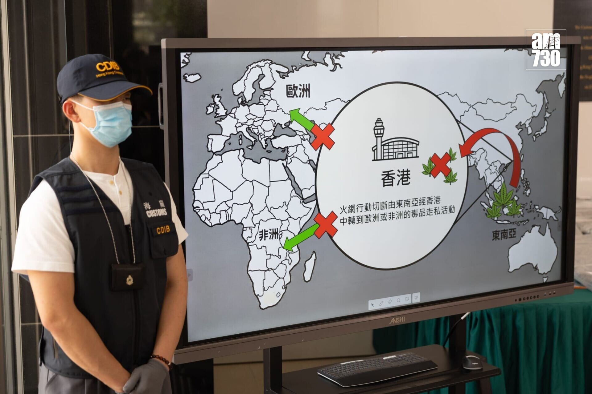 海關搗破一個企圖利用香港作為中轉站的跨國販毒集團,行動 中檢獲約240公斤大麻花(蘇文傑攝)