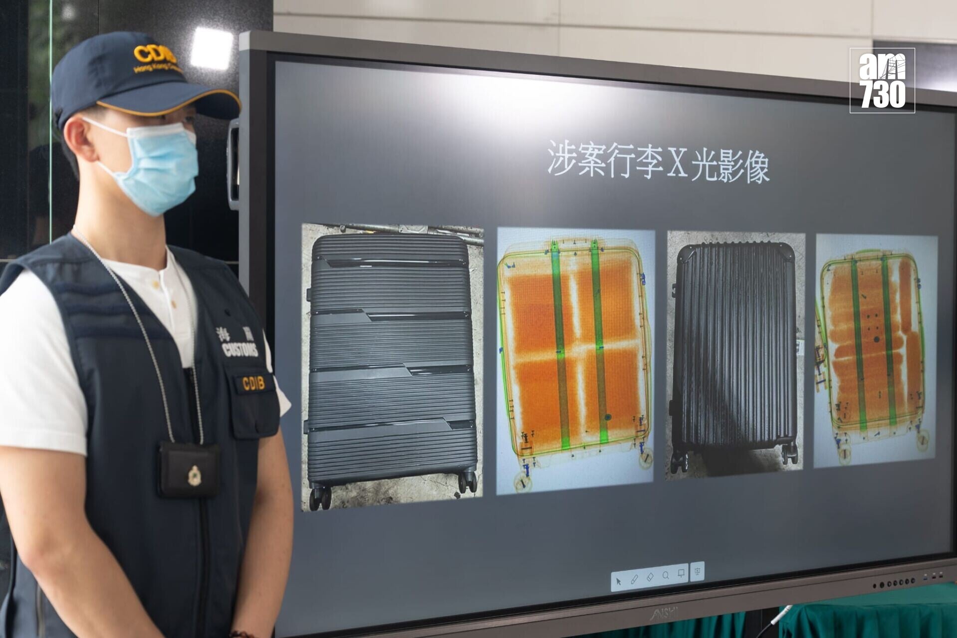 海關搗破一個企圖利用香港作為中轉站的跨國販毒集團,行動 中檢獲約240公斤大麻花(蘇文傑攝)