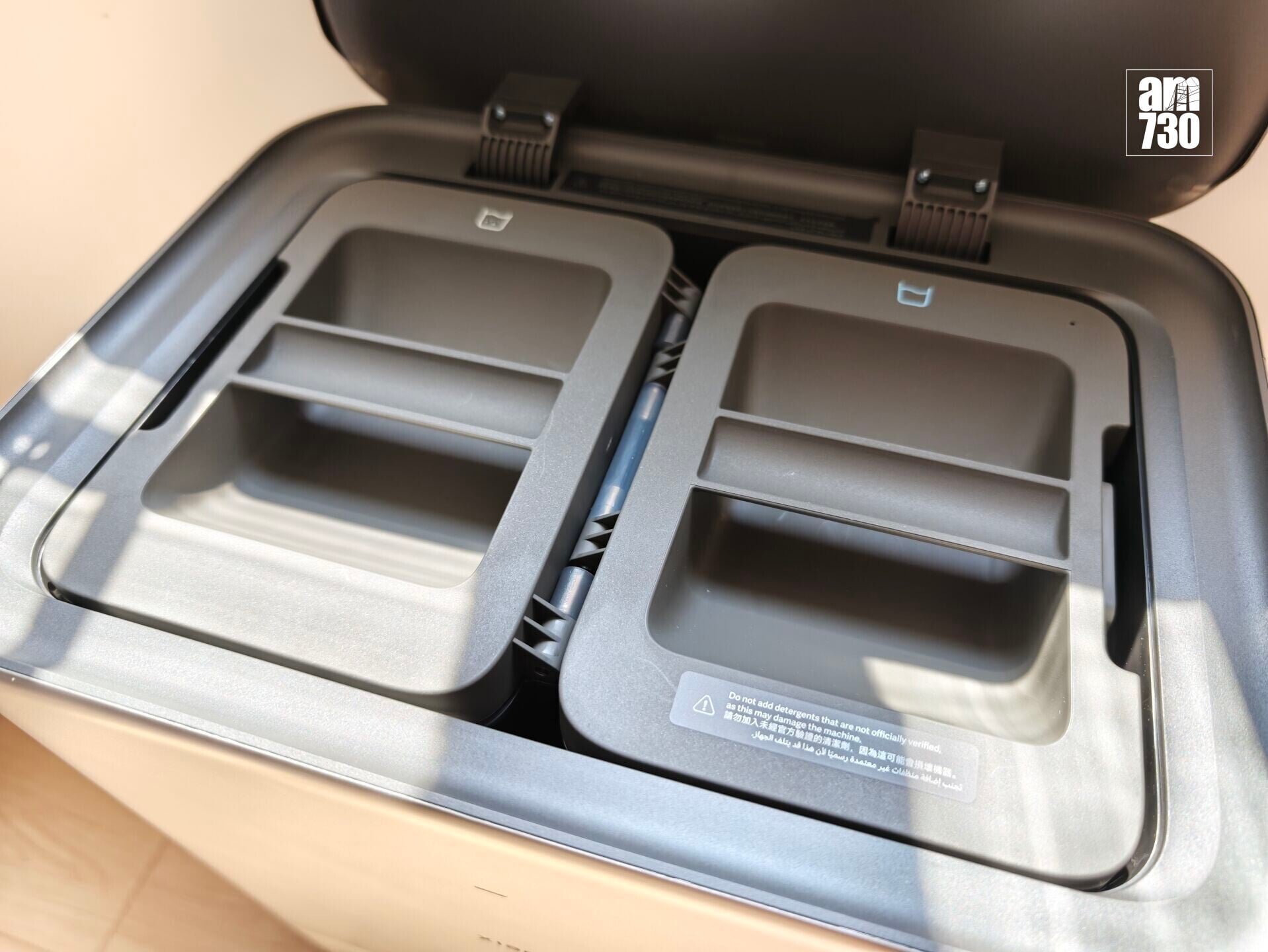 Xiaomi掃拖機器人6 Max內置雙水箱。