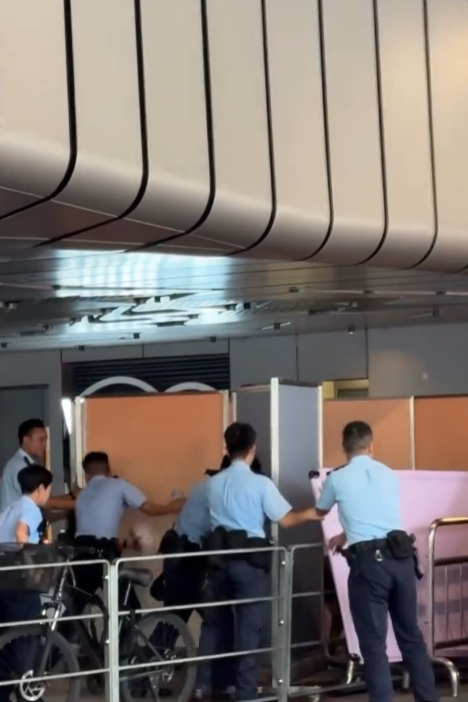元朗YOHO大狗失控咬死細狗,目擊者發文尋「無良狗主」。(Threads)