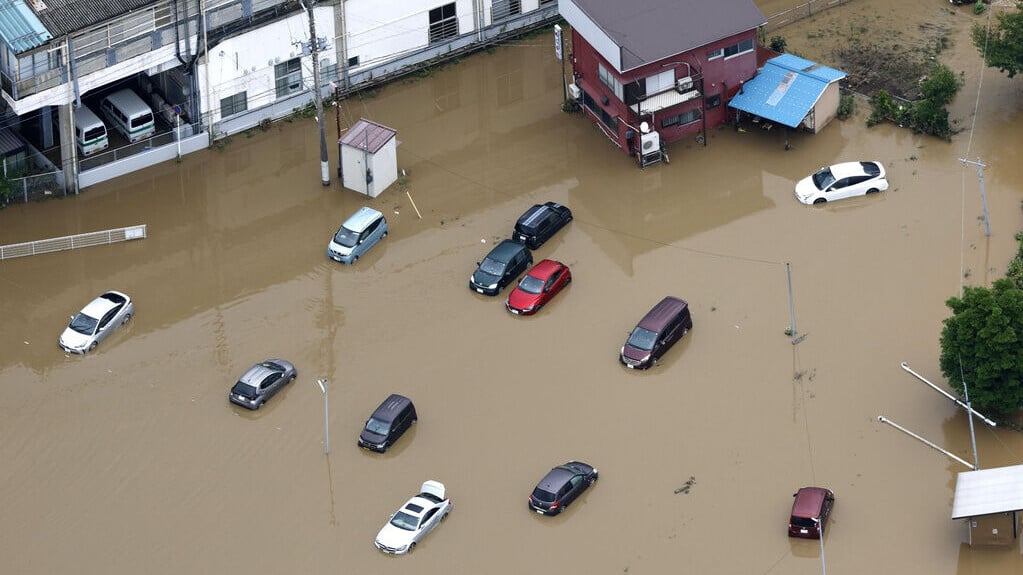 日本千葉暴雨｜水浸致2500輛車滯留路邊 當局呼籲車主盡快認領（AP）