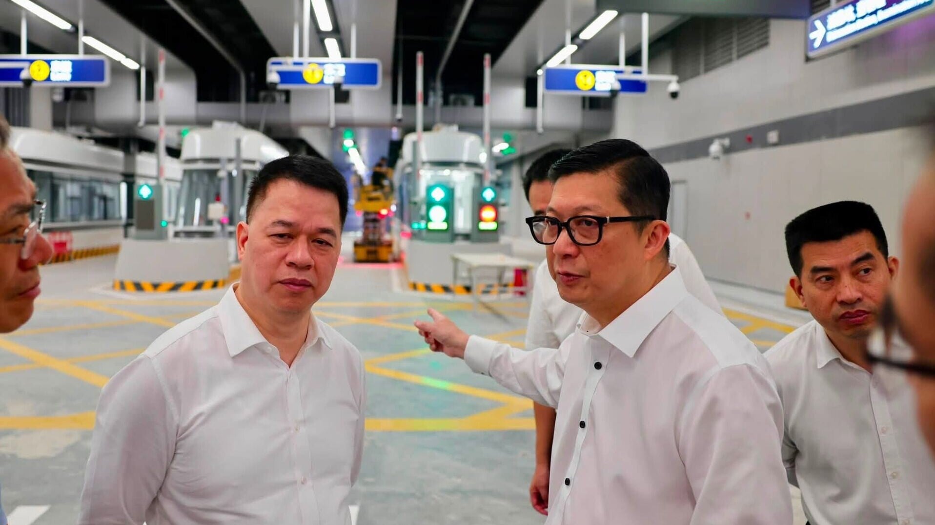 鄧炳強實地視察新皇崗口岸準備工作，特別感謝深圳方配合。(鄧炳強Facebook)