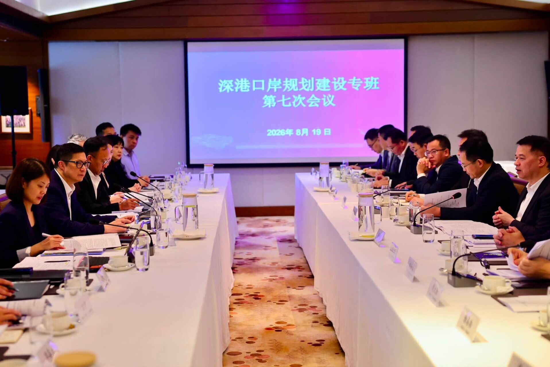 鄧炳強實地視察新皇崗口岸準備工作,特別感謝深圳方配合。(鄧炳強Facebook)