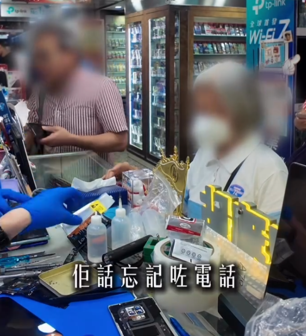 一名老婦忘記舊手機解鎖密碼,擔心無法取回與亡夫的貴重合照,到深水埗黃金電腦商場一間手機維修店求助,店員鍥而不捨地嘗試,最終憑藉婆婆的姓氏嘗試,終成功解鎖。婆婆看到無價回憶時即流下眼淚。(Threads@ezfixhk)