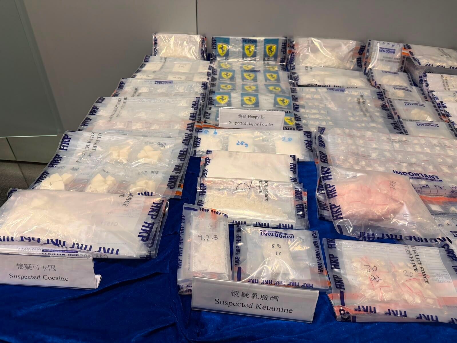 警葵涌荃灣搗3毒品倉檢140萬元貨,4男被捕年齡介乎16至19歲。