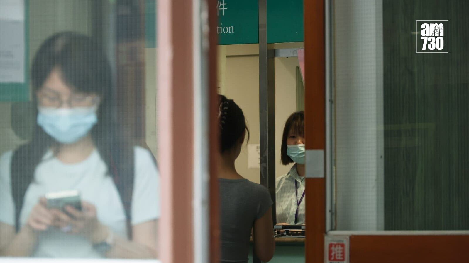 香港郵政陷財困，宣布即將完成試用期的郵差及郵務員將不獲長期聘用(吳康琦攝)