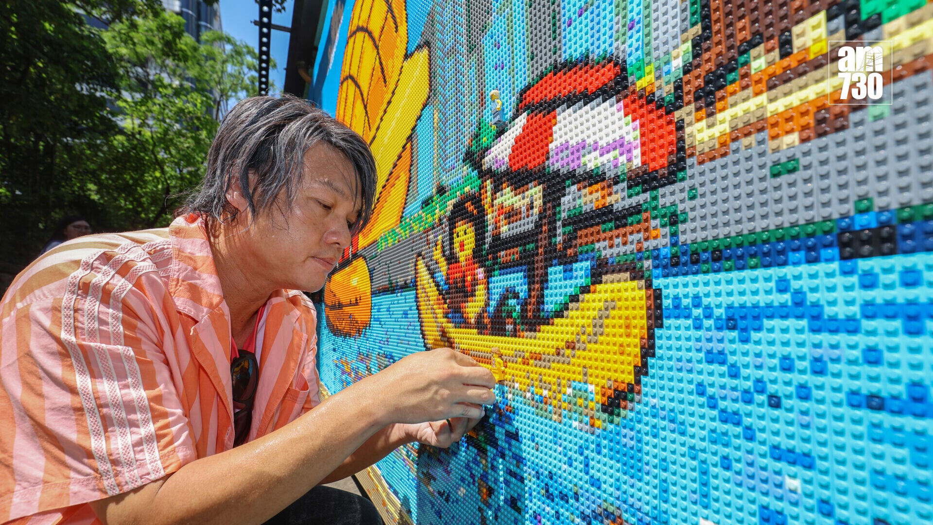 團隊拼砌時使用化學劑將每一粒LEGO黏緊。