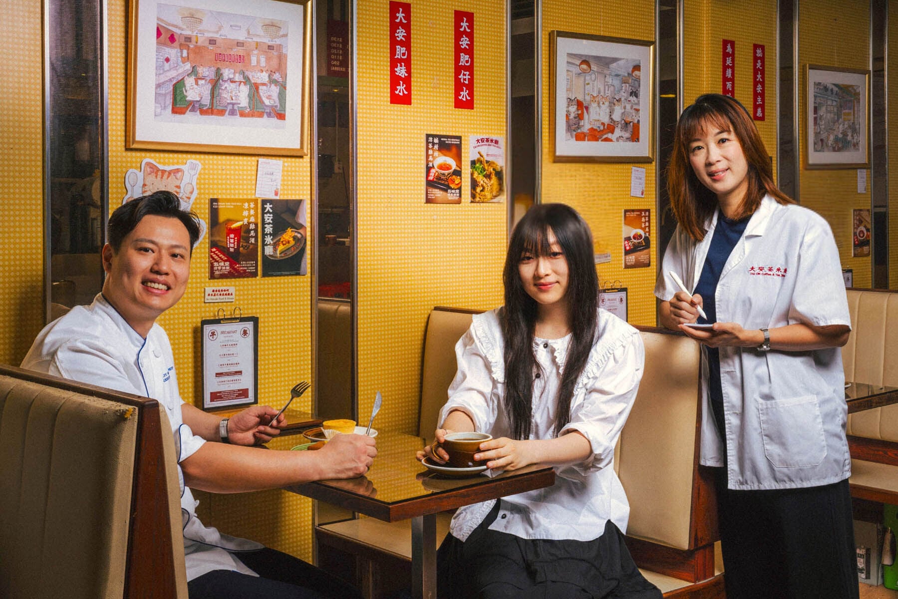 (左起) 香港康得思酒店糕餅行政總廚Roy Ma 、新銳食物插畫師Kai及 大安茶冰廳負責人Tiffany Yeung