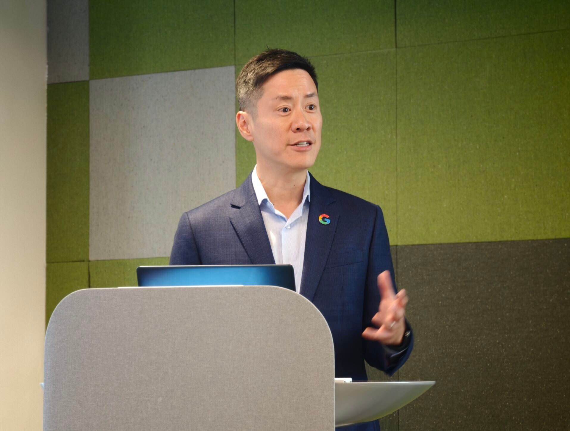 余名德表示Google在AI創新上採取全方位策略。