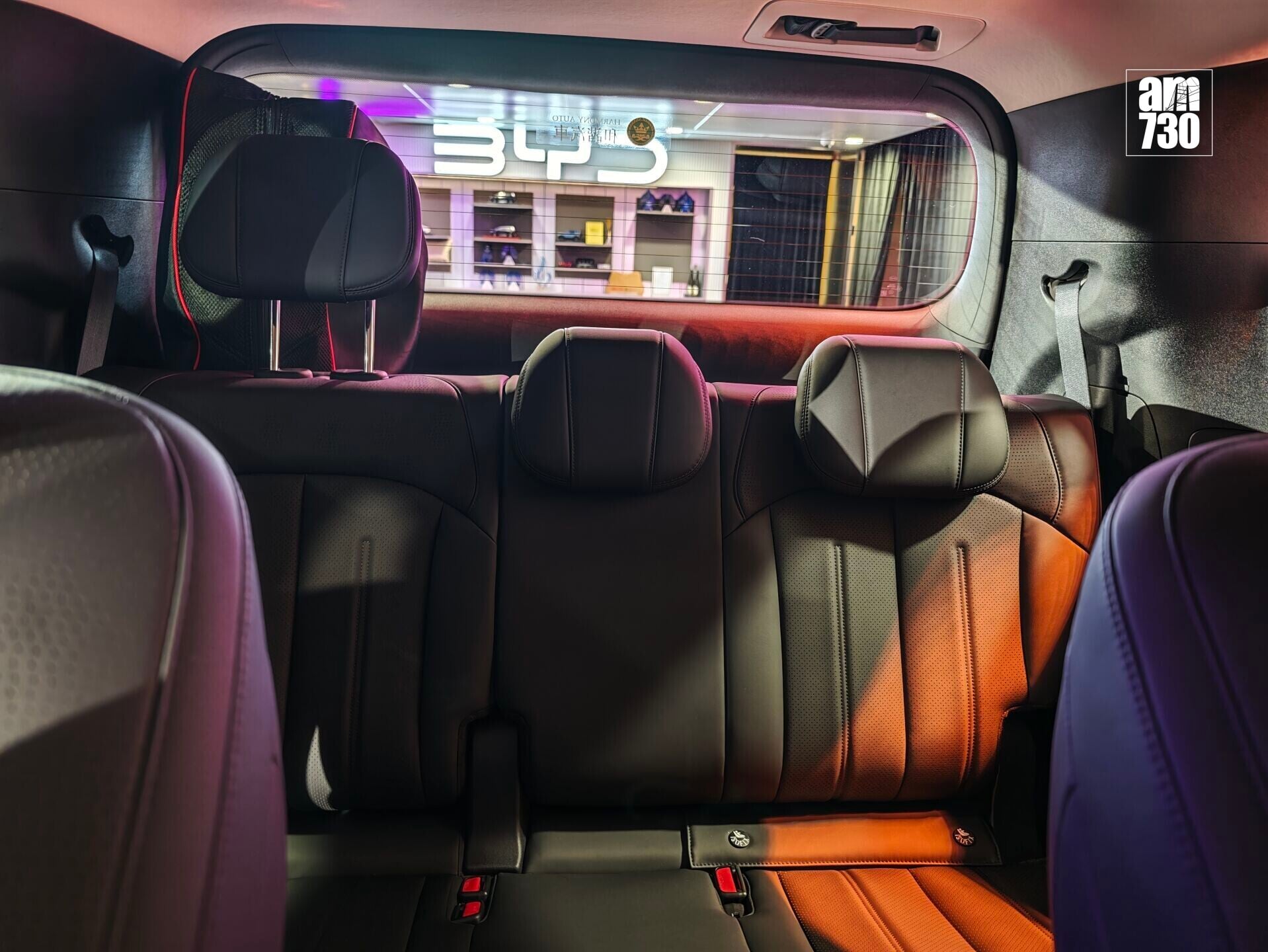 BYD M9 DM-i第三排空間充裕。