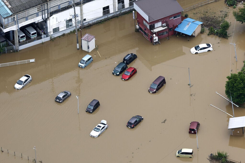 日本千葉暴雨|水浸致2500輛車滯留路邊 當局呼籲車主盡快認領(AP)