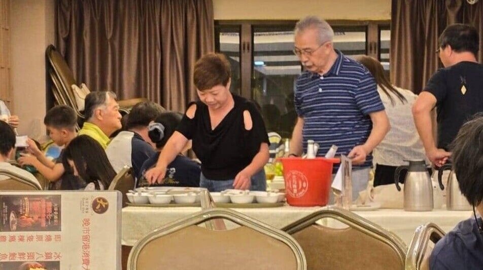 黃碧嬌請病假後現身茶樓