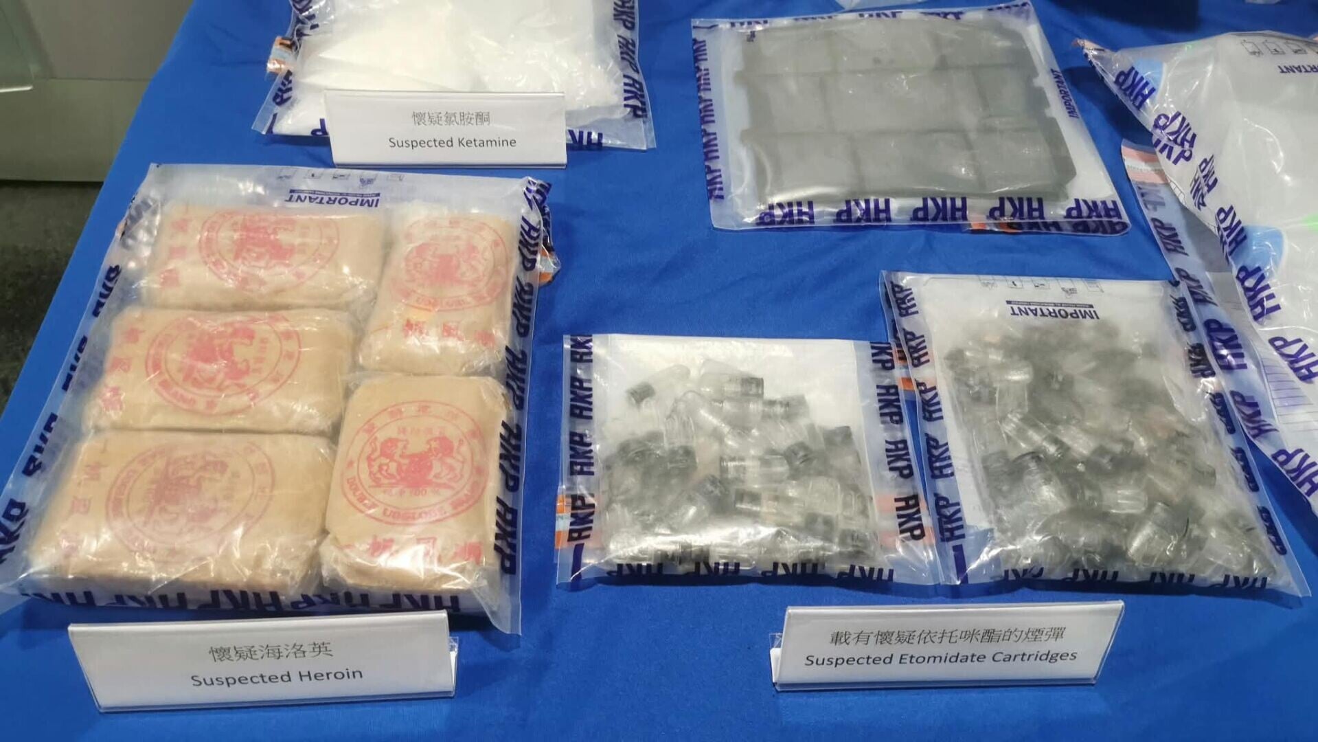 警方檢獲大批證物。