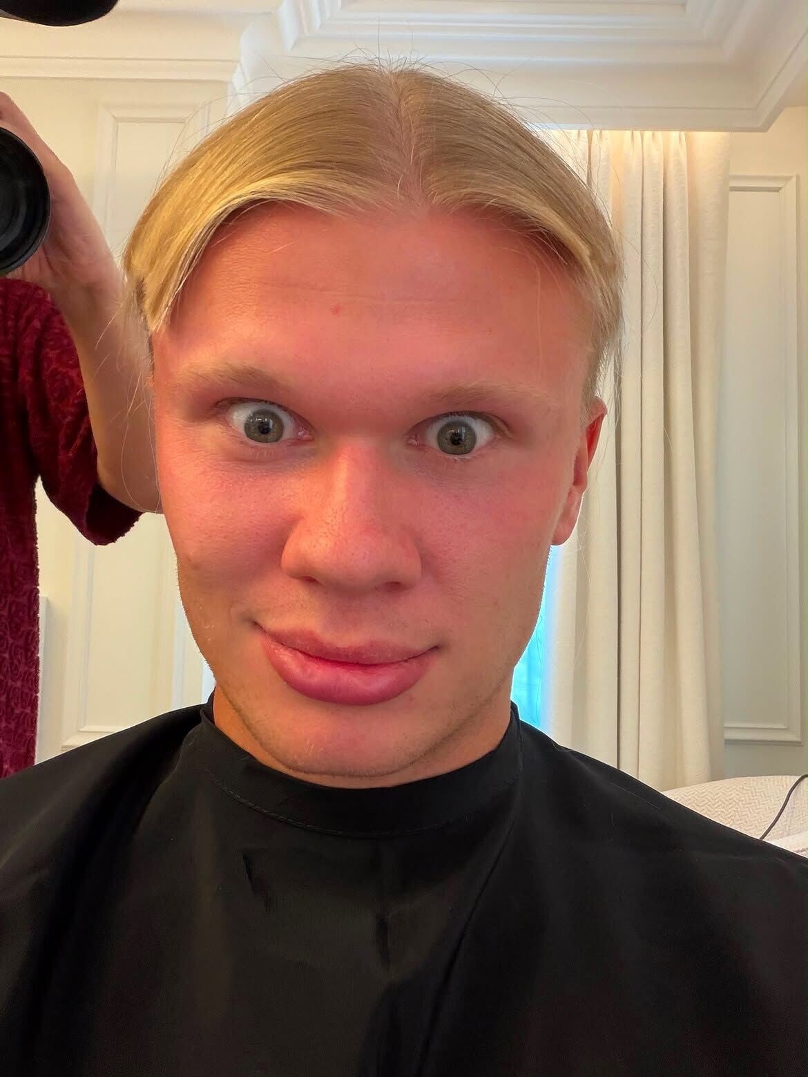 挪威前鋒夏蘭特(Erling Haaland)新球季,剪掉長頭髮以超短髮型示人