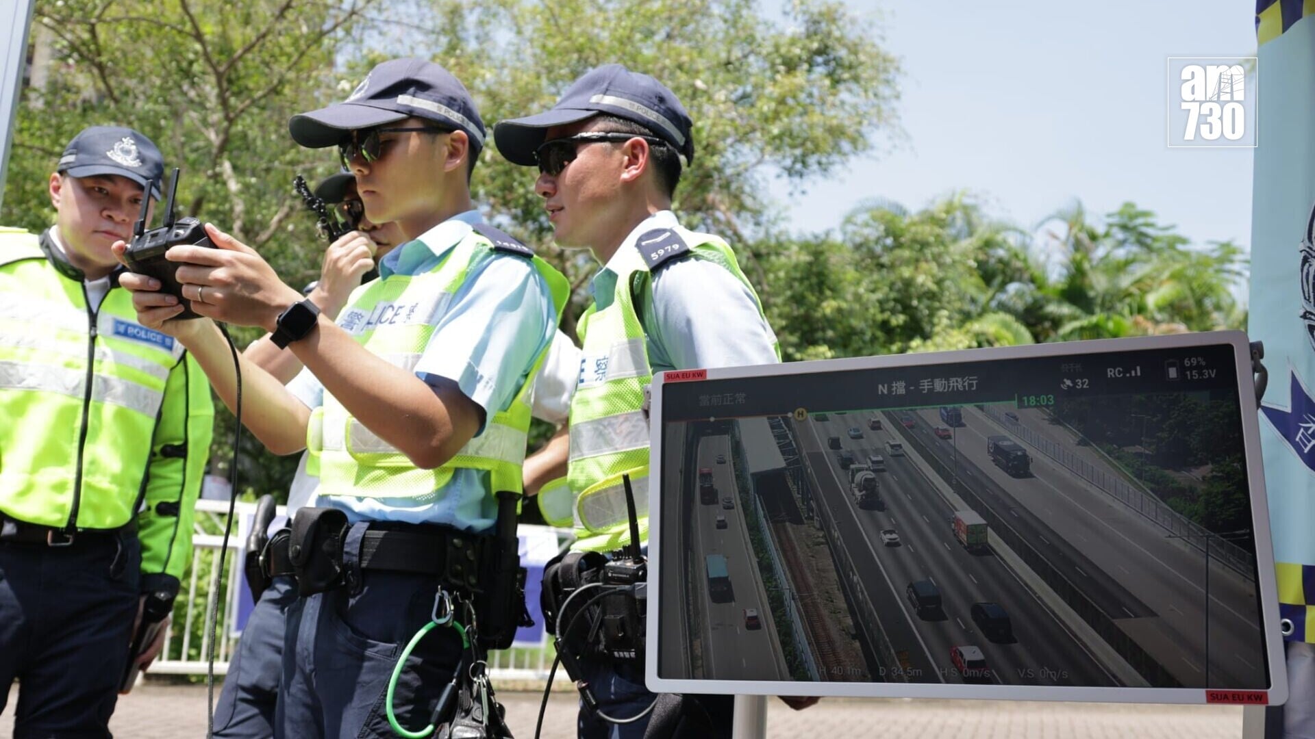 警方在連翔道及西九龍公路使用無人機執法。(鍾式明攝)