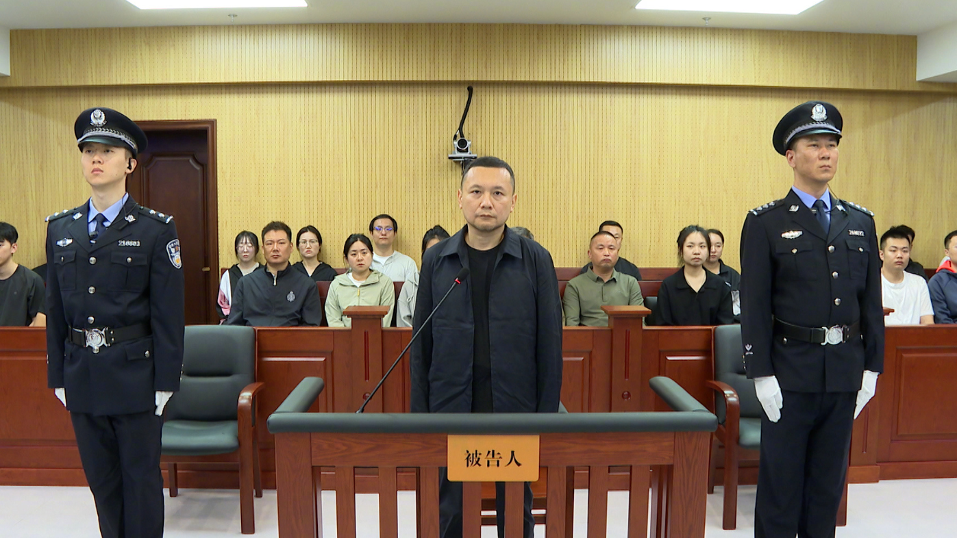 遼寧省丹東市中級法院周一(8月24日)一審公開宣判北京大學原黨委常委、副校長任羽中受賄案，對任羽中以受賄罪判處有期徒刑8年，並處罰金人民幣260萬元(新華社)