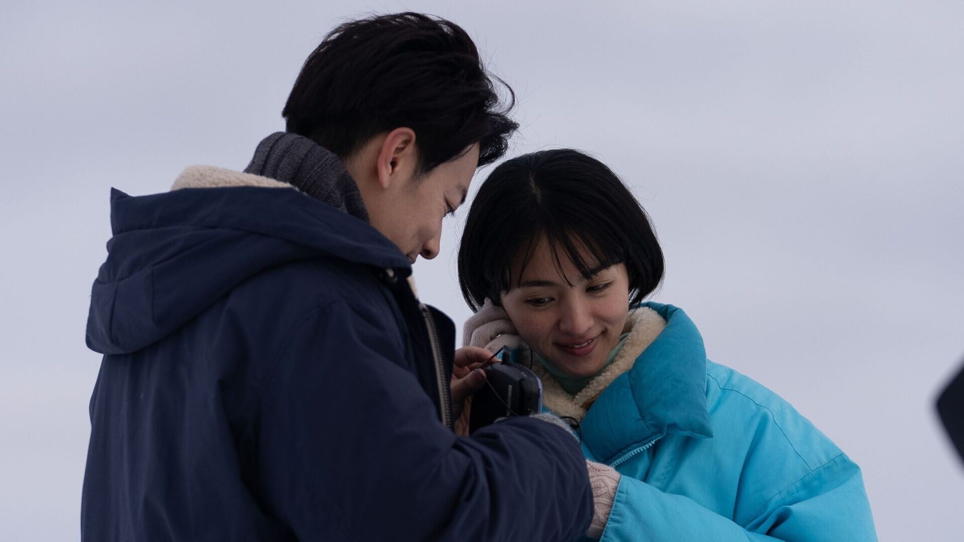 滿島光在《First Love初戀》與佐藤健的一段橫跨20年的愛情故事,其心碎演繹感動無數觀眾。劇照 (2)