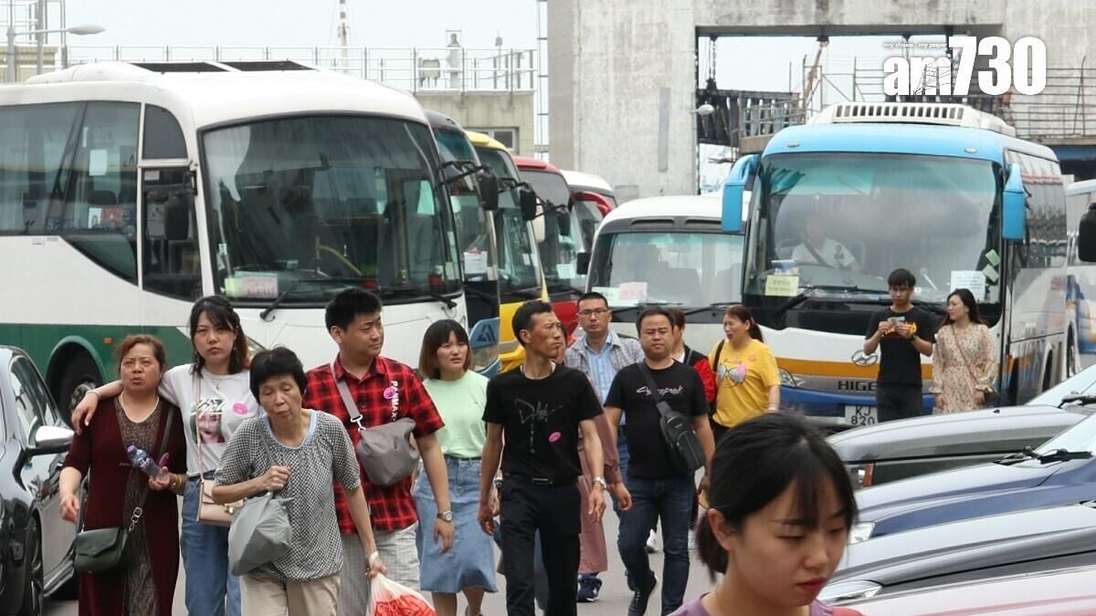 名錶店無盡力制止導遊威迫旅客購物，遭旅監局暫停註冊30日不得接待旅行團（資料圖片/非涉事旅行團）