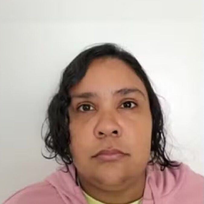 奧利維拉(Amanda Maria Souza de Oliveira)多年來假扮成12歲患自閉症女童博取收養