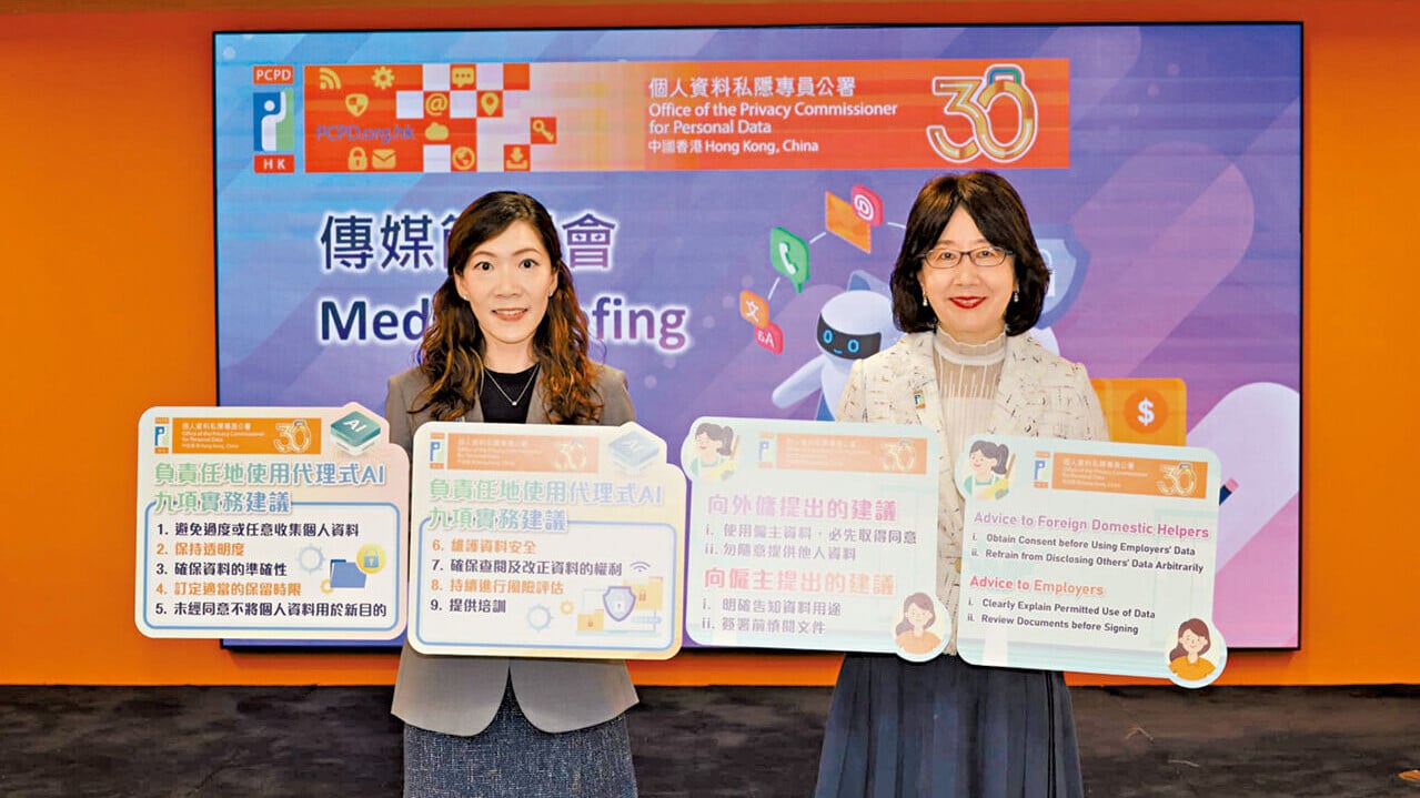 鍾麗玲(右)相信加強規管持牌放債人後，可改善濫用僱主資料的情況。