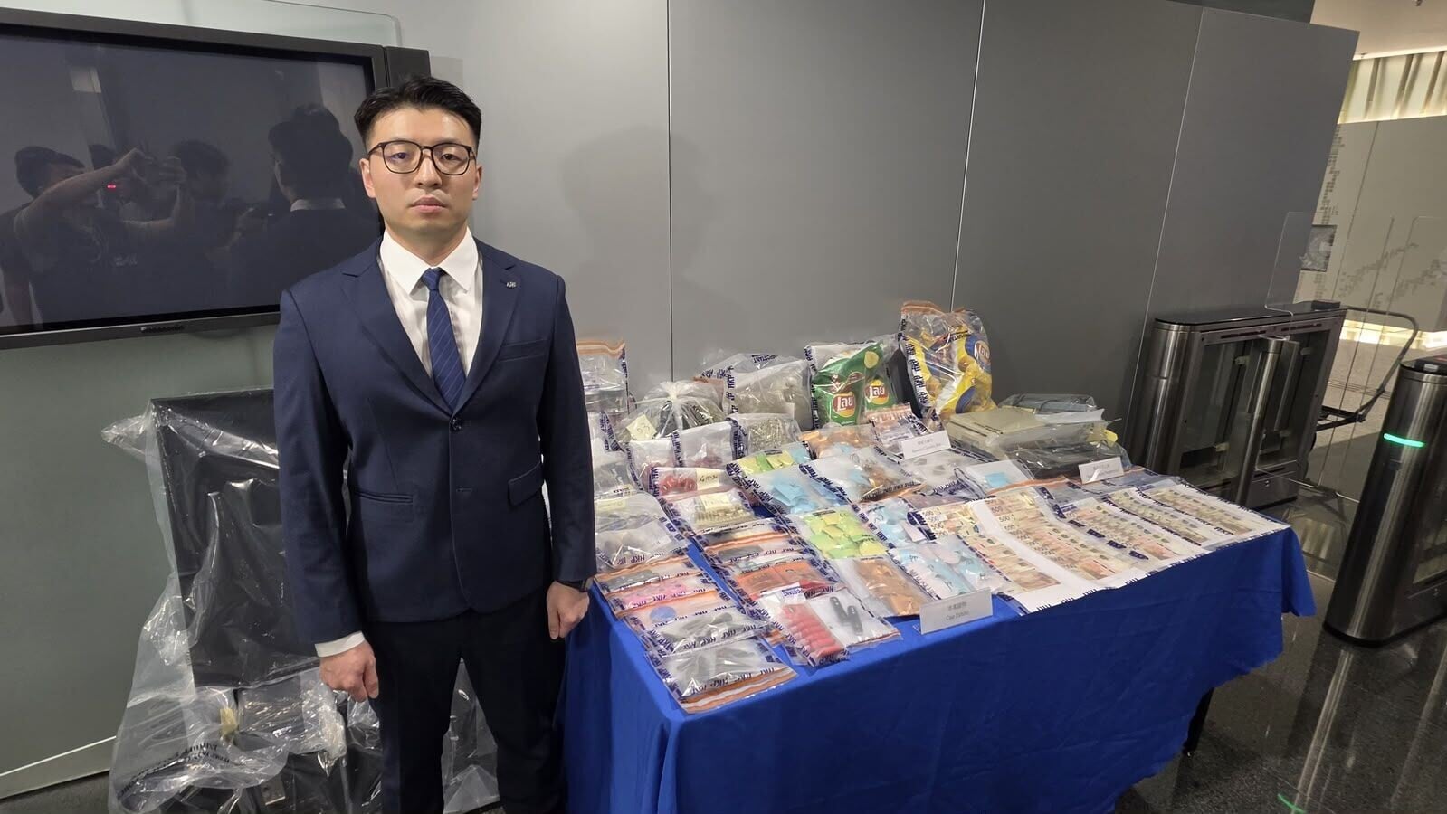 涉網上平台吹噓大麻文化販毒，警拘6男檢190萬元大麻產品。