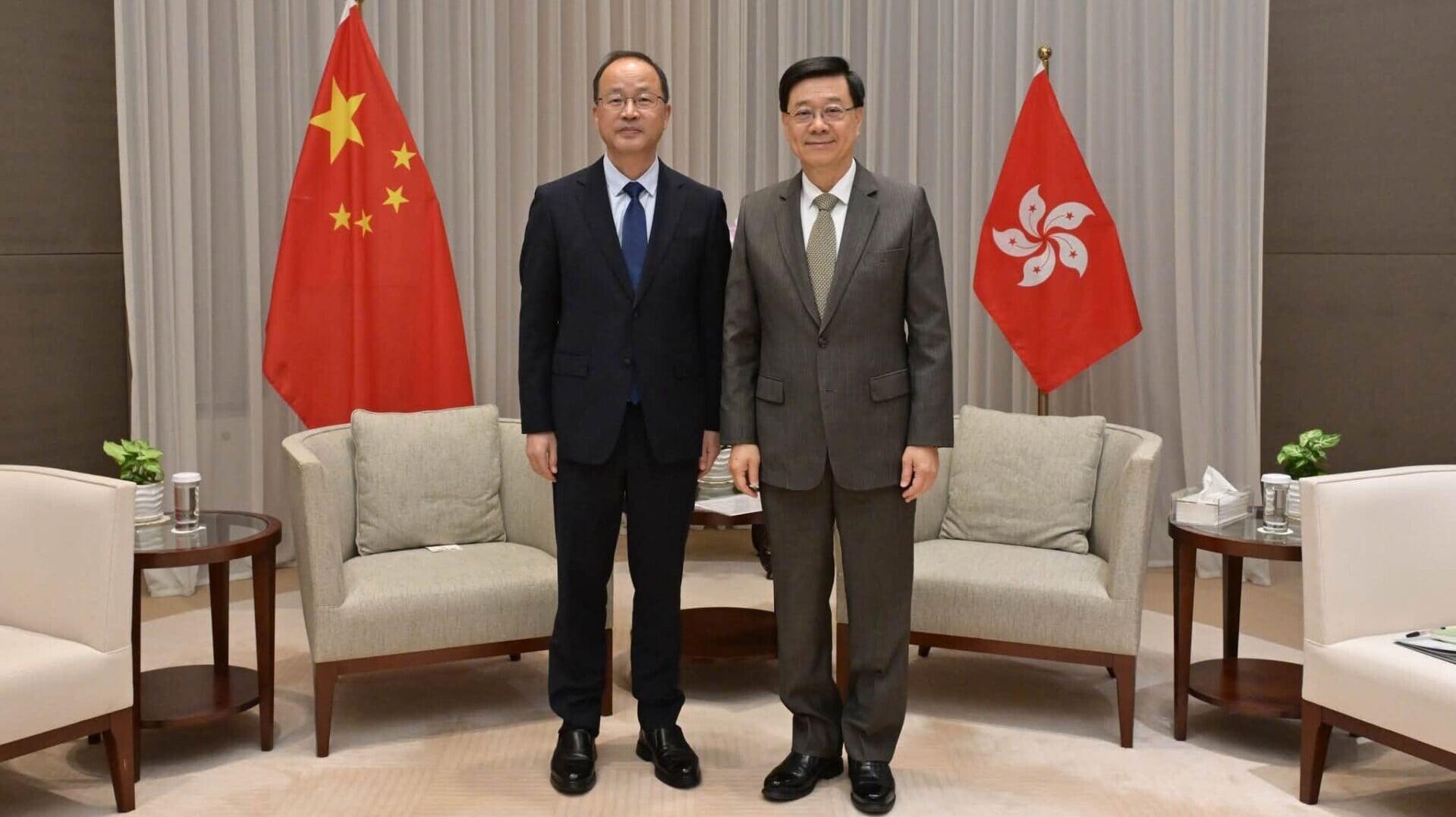 行政長官李家超與北京大學黨委書記何光彩會面，雙方就推動香港與內地高等教育合作、培育國際人才及加強科研協作等議題深入交流。(李家超FB)
